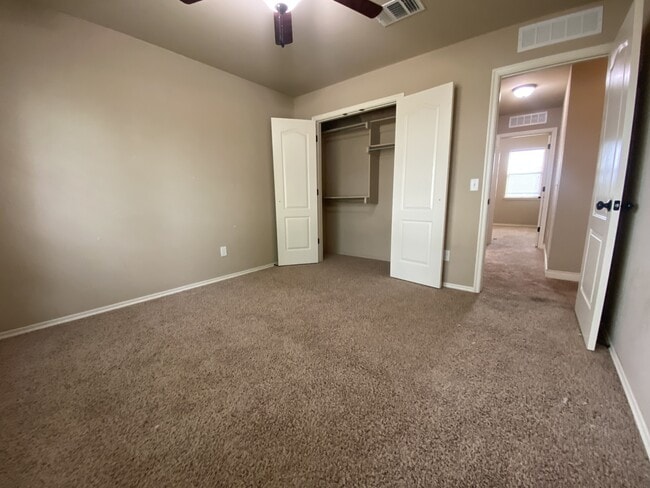 Building Photo - 3817 Kings Canyon Rd