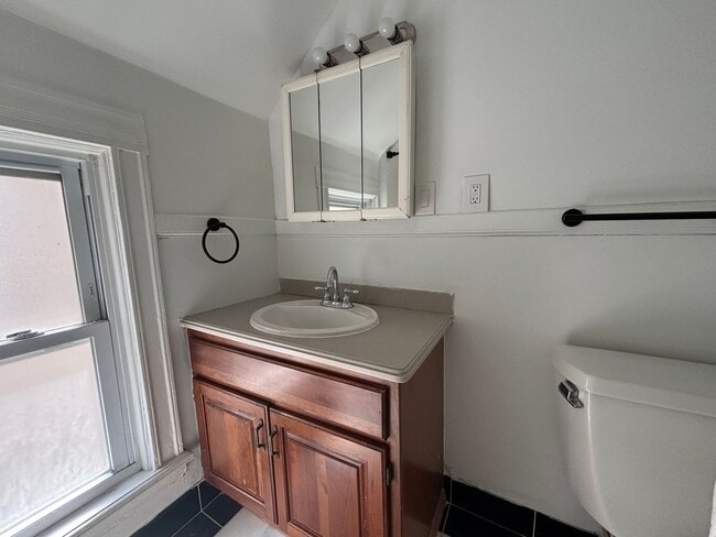 Building Photo - 4 Bedroom Park Ave House - 2 Full Baths, D...