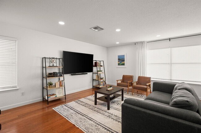 Building Photo - 12305 Kelton Dr