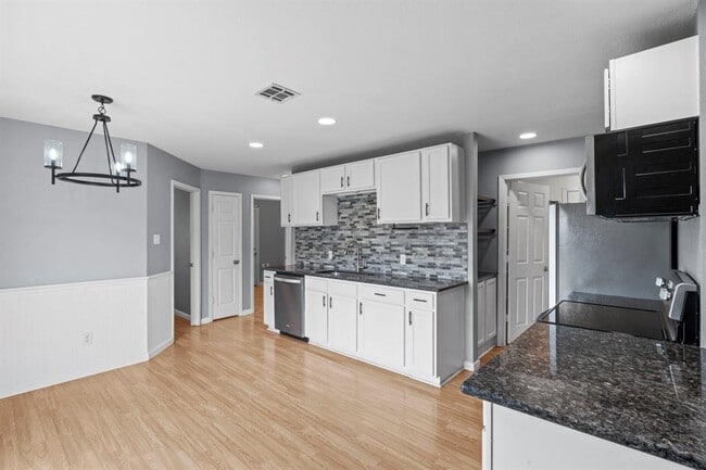 Building Photo - 112 Briarwood Ct