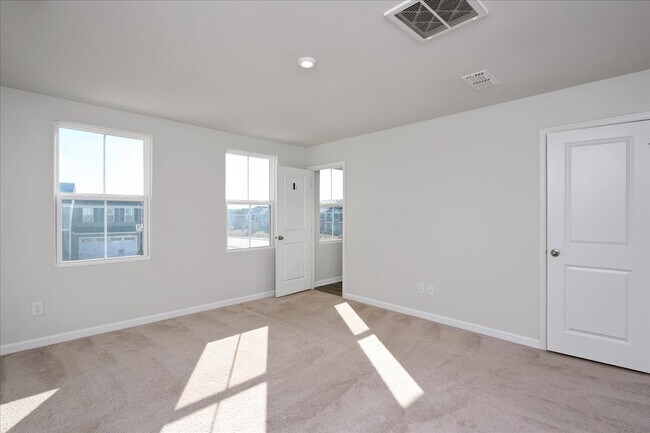 Building Photo - 105 Highcreek Dr