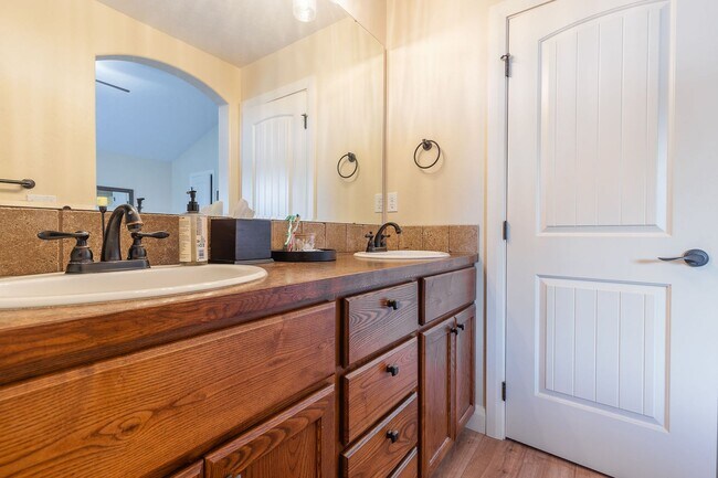 Building Photo - Beautiful Home in the Heart of Eagle