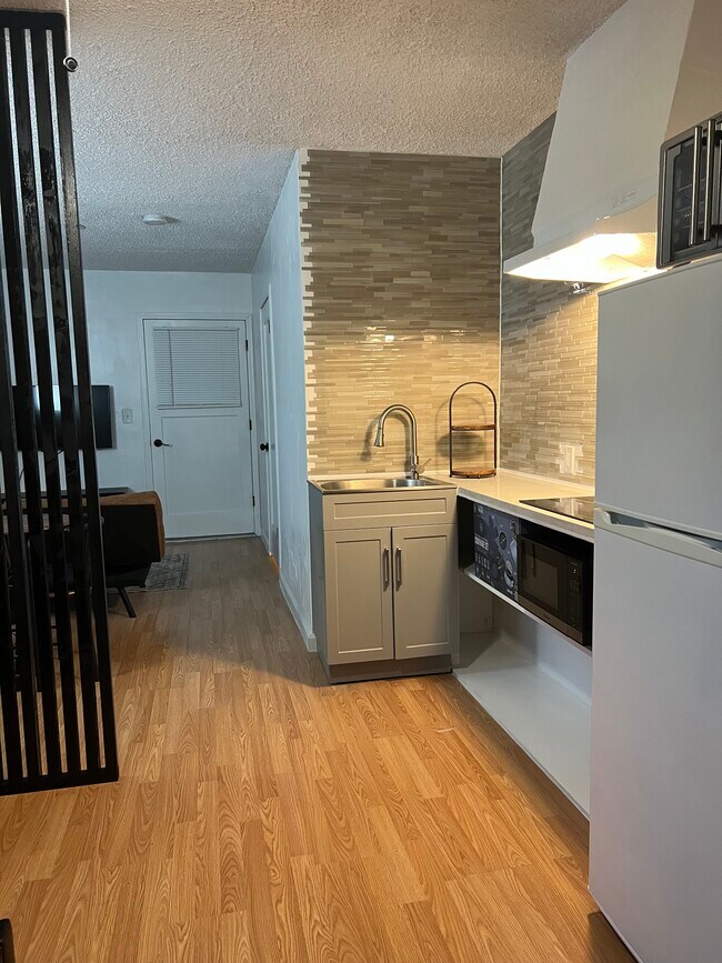 Building Photo - 419 Vaqueros Ave