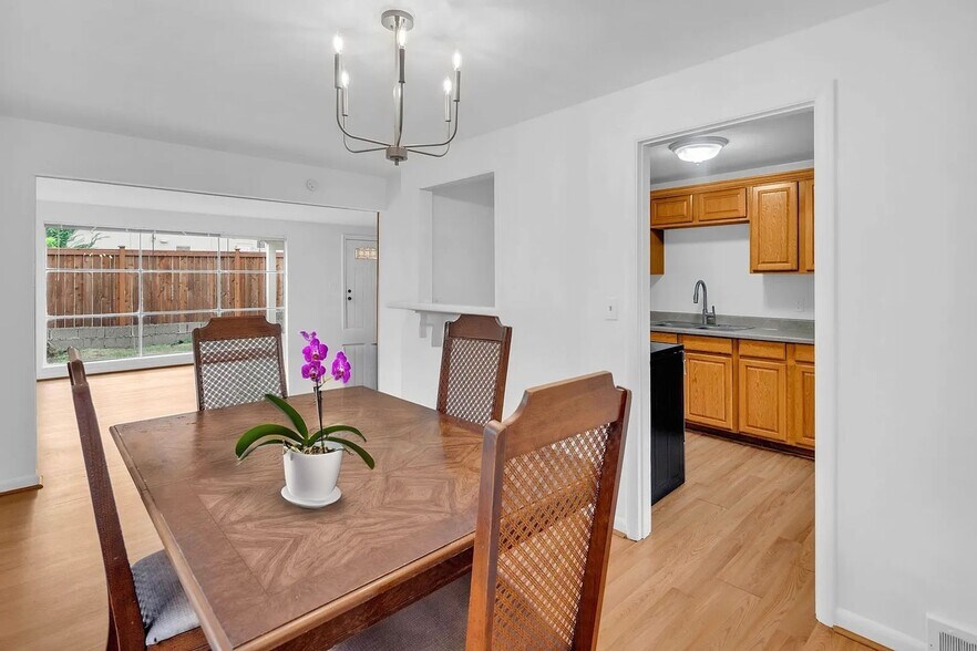 Building Photo - 3602 NE 75th St