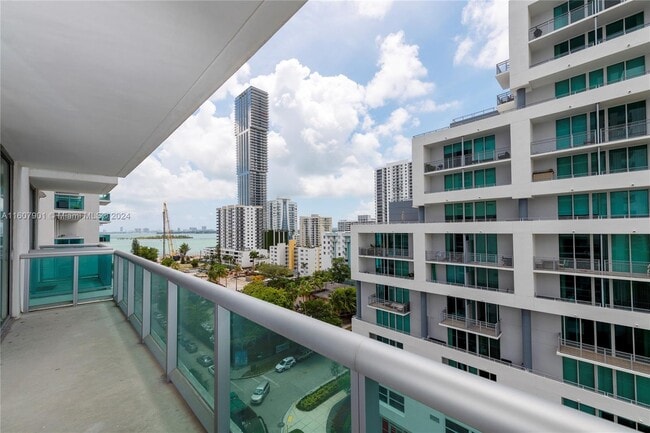 Building Photo - 333 NE 24th St