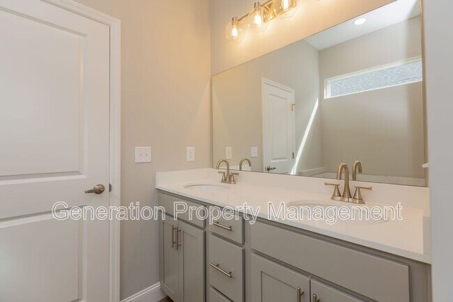 Building Photo - 590 Strong Ave