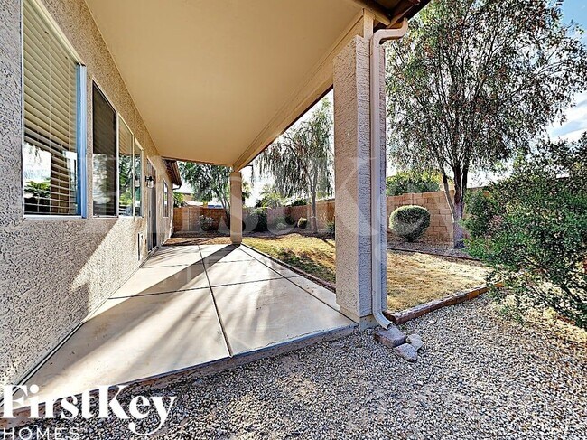 Building Photo - 13702 W Tara Ln