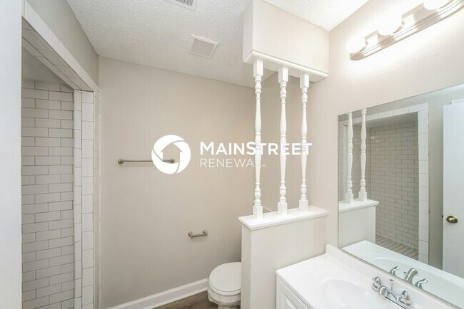 Building Photo - 3 Bedroom Pet-Friendly Home in Memphis, TN with Main Street Renewal
