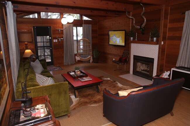 Building Photo - 521 Rialto Ave