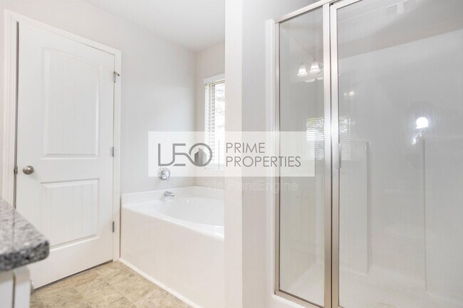 Building Photo - 156 Daisy Cir