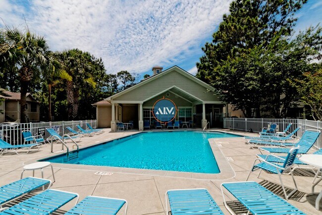 Building Photo - Enjoy Coastal Living at its finest!