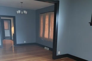 Building Photo - 211 E 161st Pl