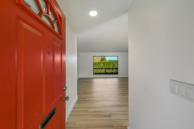 Building Photo - Updated 2 Bedroom House in Magnolia