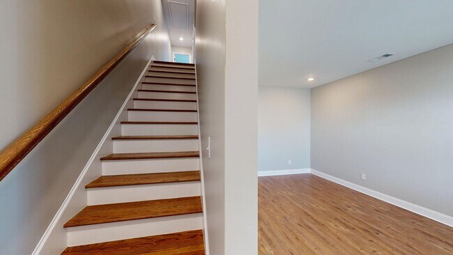 Building Photo - Columbia, TN 2 Bed/2.5 Bath Townhome With ...