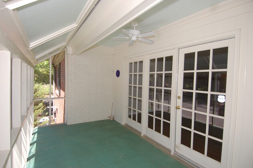 Building Photo - 926 Blenheim Dr