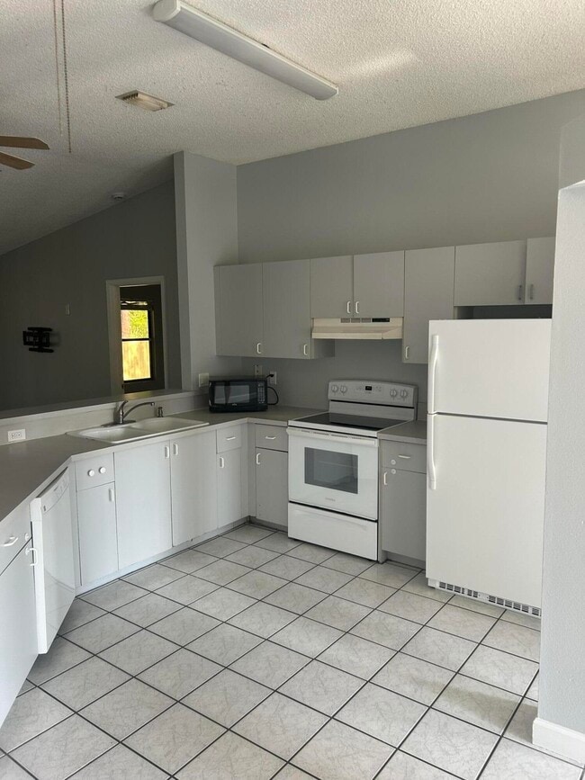 Building Photo - 5511 Green Dolphin St