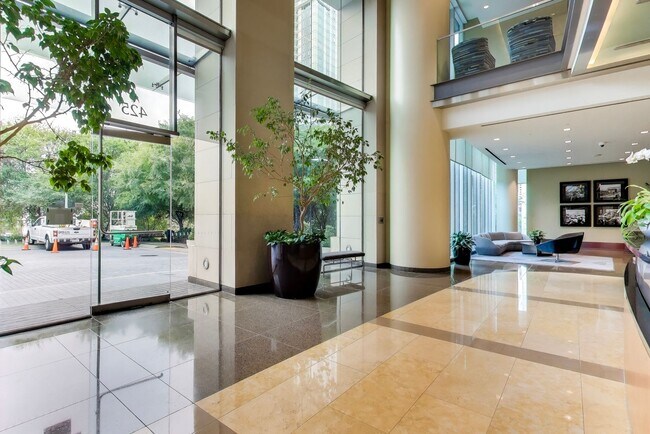 Building Photo - Luxury High-Rise Living | Stunning Bay Bridge Views from the 31st Floor