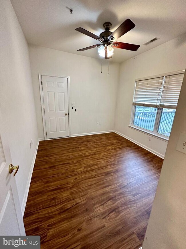 Building Photo - 3902 Fullerton Ct