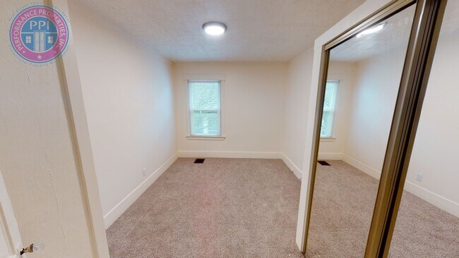 Building Photo - Mt. Tabor Craftsman! Covered Front Porch & Fenced Backyard