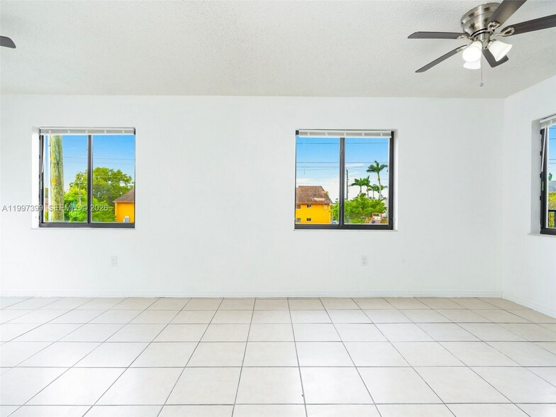 Building Photo - 1490 W 42nd Pl