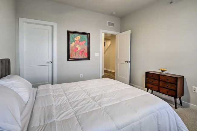 Building Photo - Luxury 3BR/2.5BA Condo w/ Balcony and Rooftop Terrace & Garage – Walk to One Loudoun