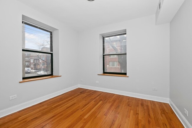 Building Photo - Two Bedroom in South Shore!