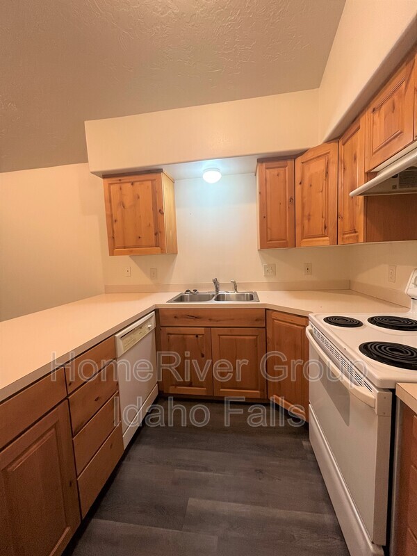 Building Photo - 1537 Canyon Ave
