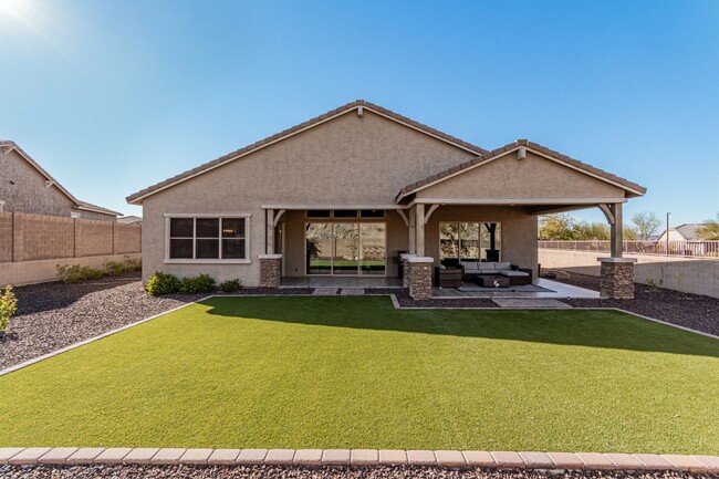 Building Photo - Your dream entertainer's home is here!