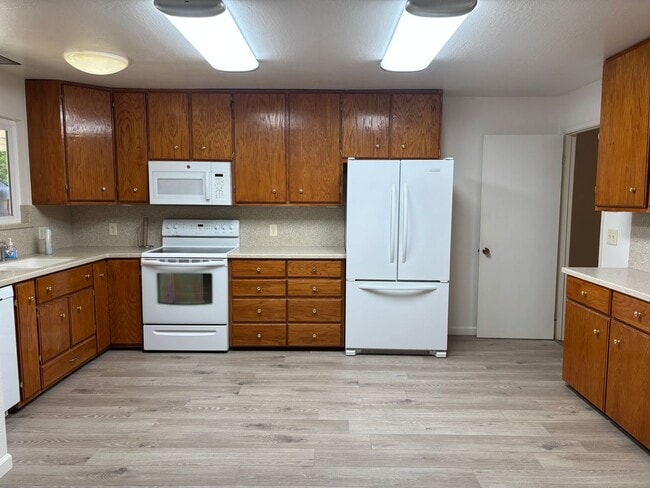 Building Photo - Bennett Valley 3 bedroom 2 bath Home!