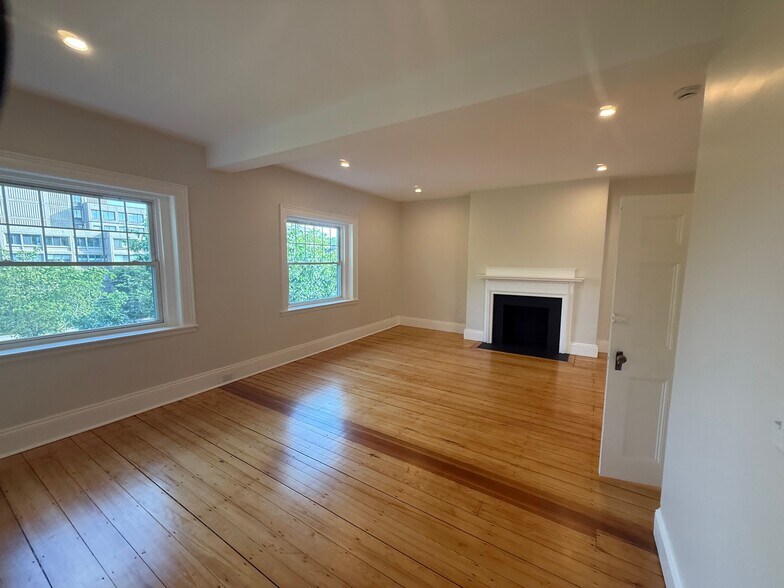 Building Photo - 1726 Beacon St