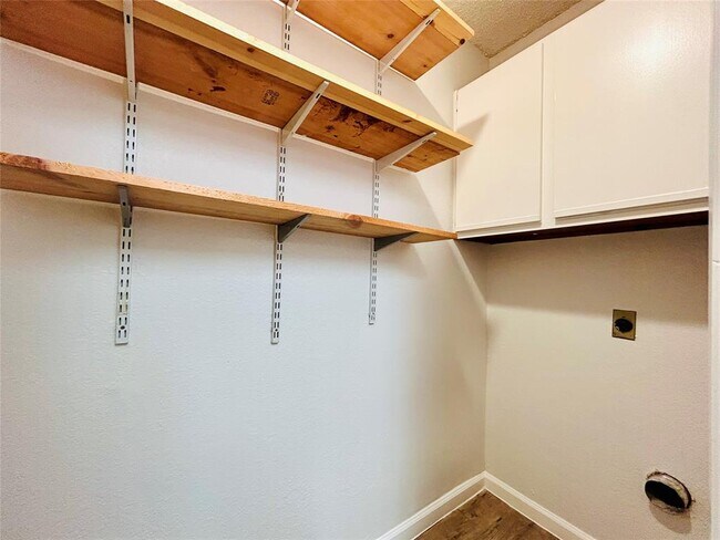 Building Photo - 8913 Schick Rd