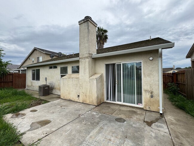 Building Photo - Three Bed, Two Bath Home with Two Car Garage