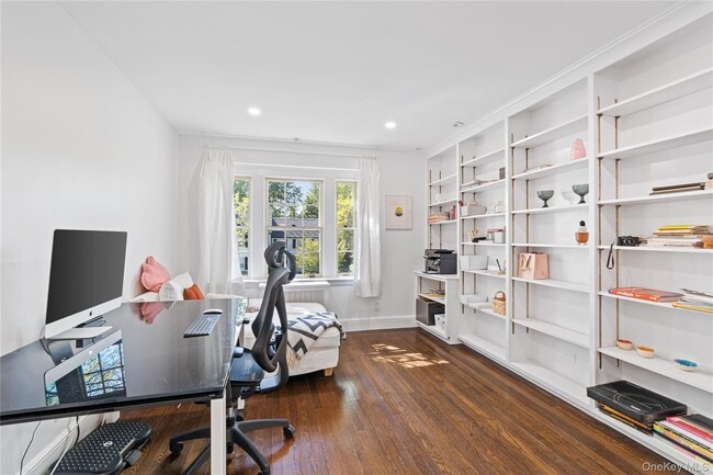 Building Photo - 7 Axtell Dr