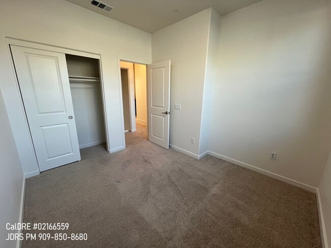 Building Photo - Rancho Cucamonga 4 Bedroom Condo