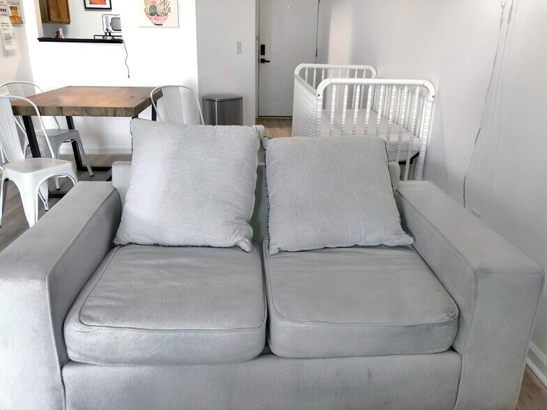 Living room - 4220 Wilshire Blvd