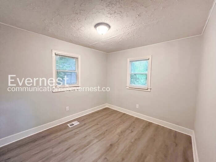 Building Photo - 2175 Pansy St NW