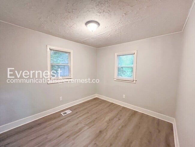 Building Photo - 2175 Pansy St NW