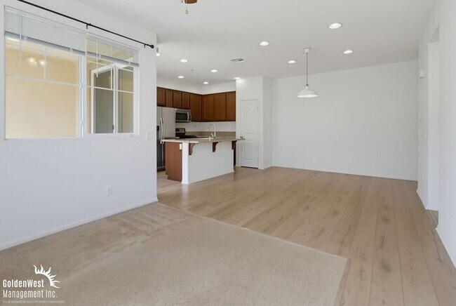 Building Photo - Modern 2Bdm 2Ba Condo in Desirable Chula Vista Community!