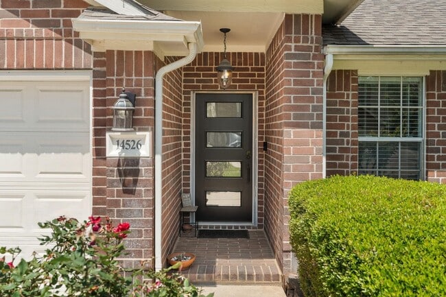 Building Photo - 14526 Chestnut Falls Dr