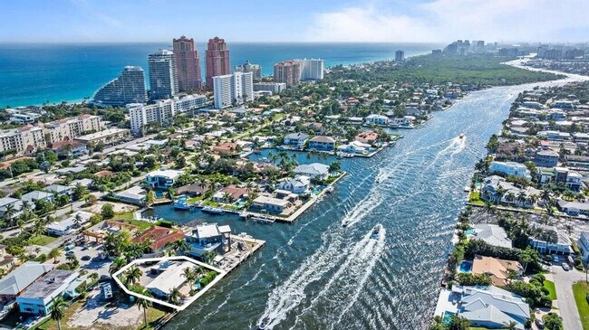 Building Photo - 3018 NE 26th St