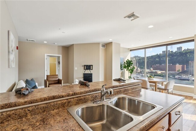 Building Photo - 151 Fort Pitt Blvd