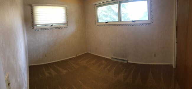 Building Photo - 3 Bed 2 Bath Single Family Home with Additional Space in Basement!