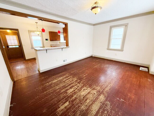Building Photo - 1525 E 254th St