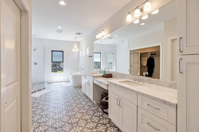 Building Photo - Beautifully furnished Arcadia Lite Rental Home!