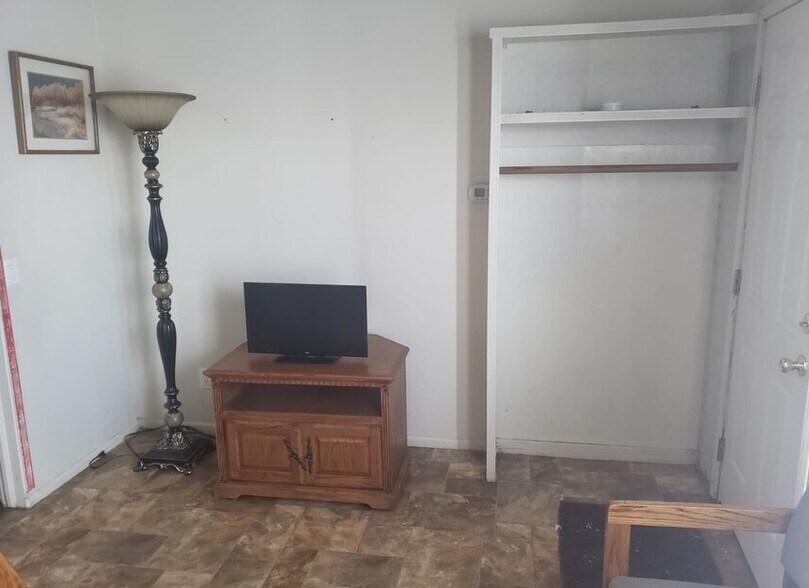 Building Photo - 131 Crowley Lake Dr