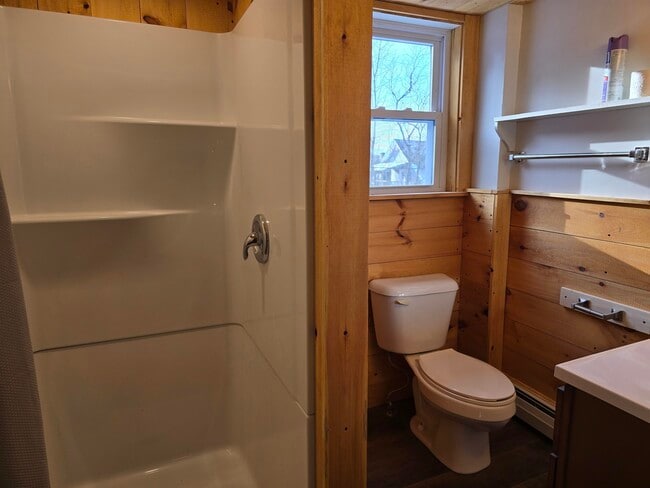 Building Photo - 147 Laurel St