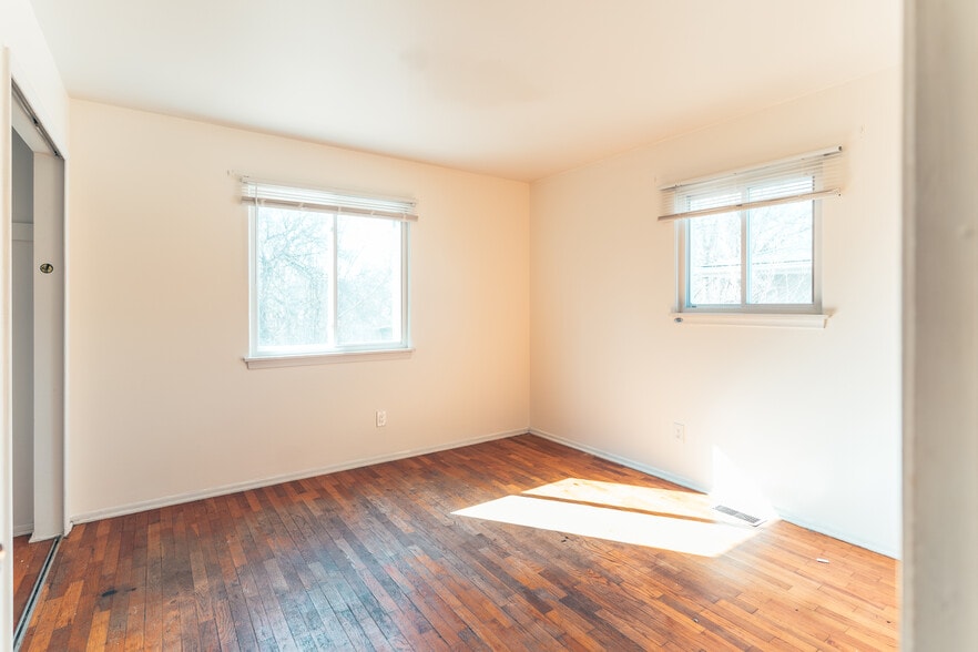 Building Photo - 1490 Brady Ave