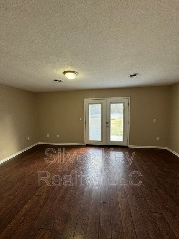 Building Photo - 123 S Victoria Rd