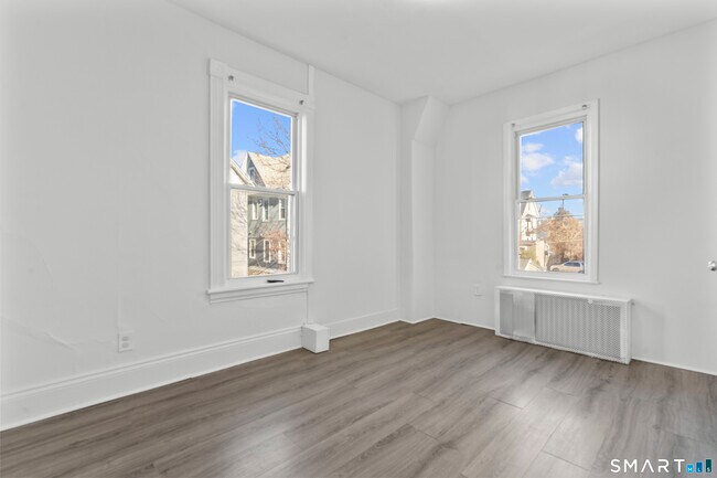 Building Photo - 394 Gregory St