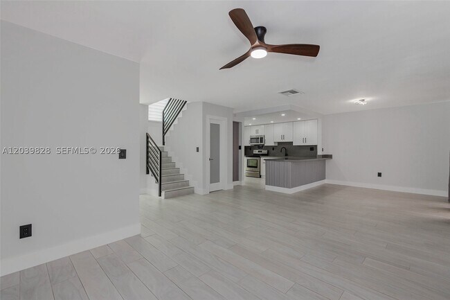 Building Photo - 6653 SW 140th Ave